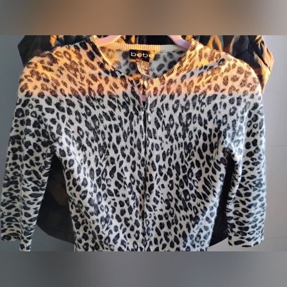 Vintage BEBE 100% Cashmere Leopard Print Cardigan With Hook Closures SIZE SMALL - Picture 8 of 9